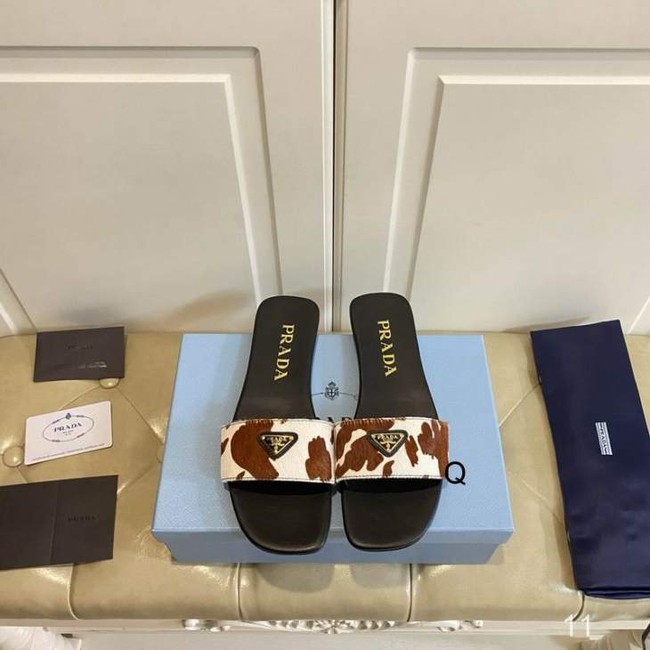 Picture of Prada Slippers _SKUPradasz35-40SY0504162